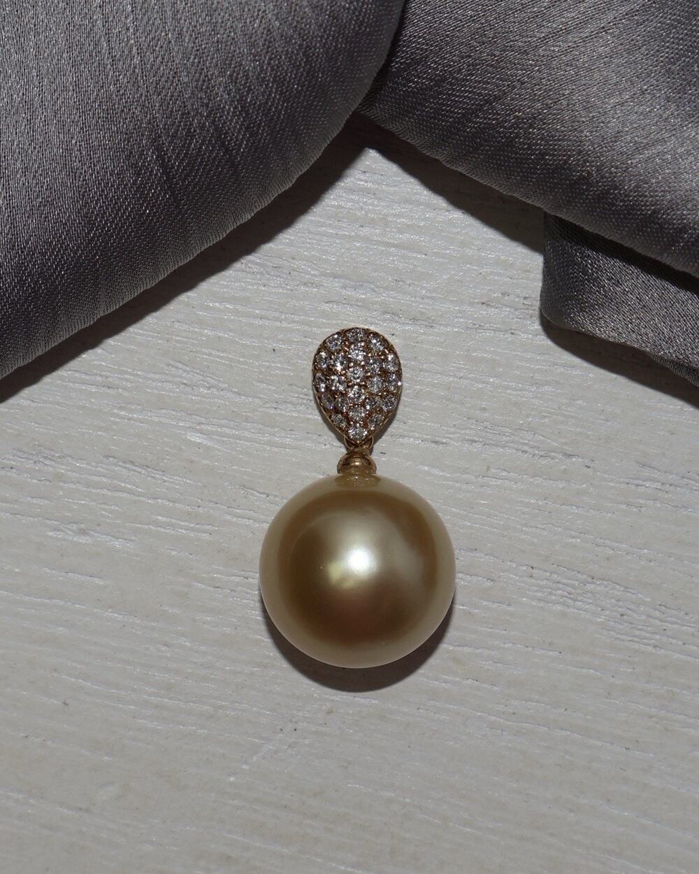 18k Yellow Gold Diamond & Golden Pearl Pendant 5.3G / 0.9in